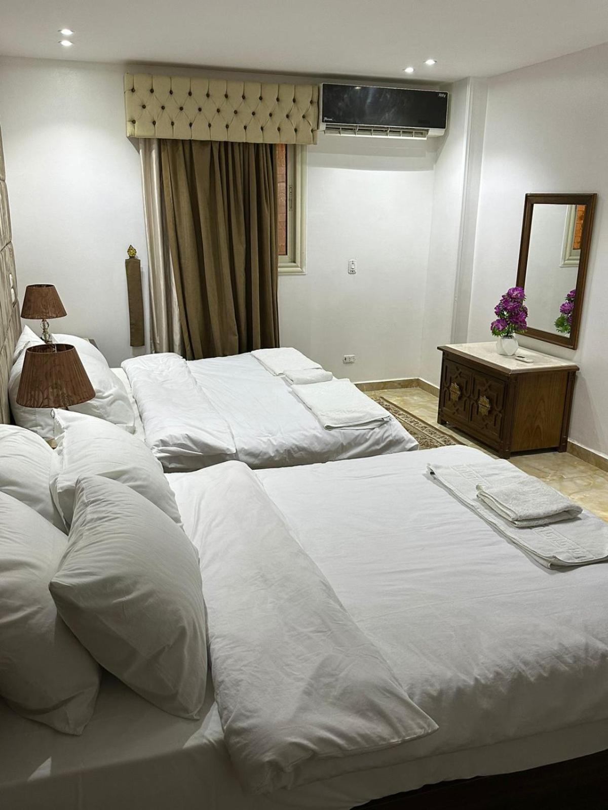 Full Pyramids View Apartment With Balcony For 8 P Kafrat al Jabal Екстер'єр фото
