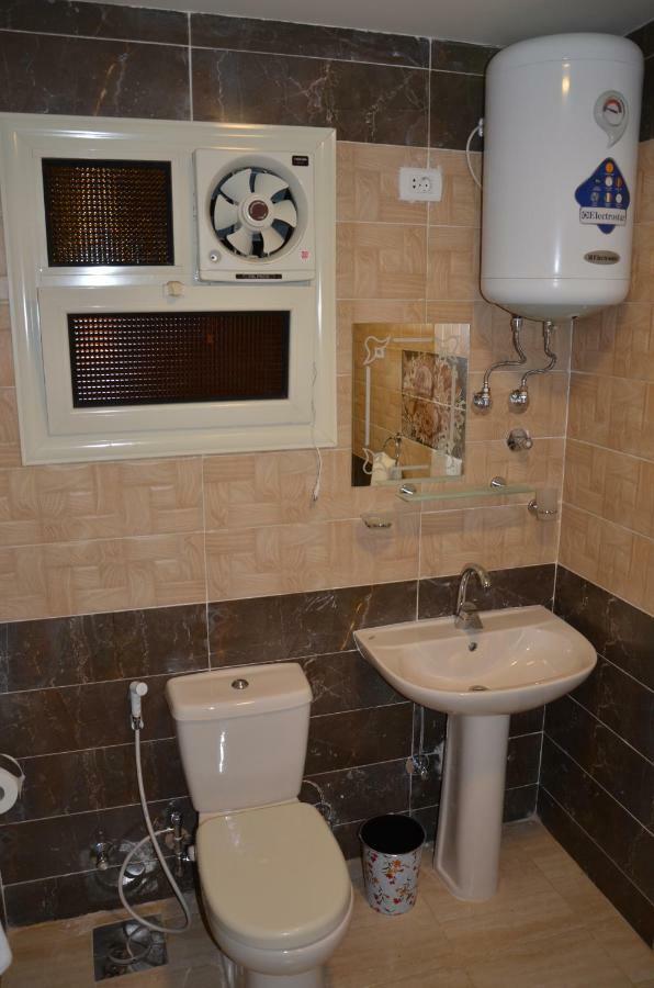 Full Pyramids View Apartment With Balcony For 8 P Kafrat al Jabal Екстер'єр фото